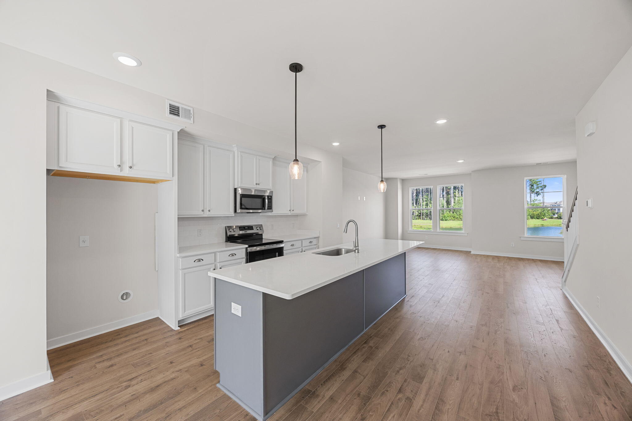 548 Scholar Way Summerville, SC 29486 - Photo 12 of 34 Kitchen