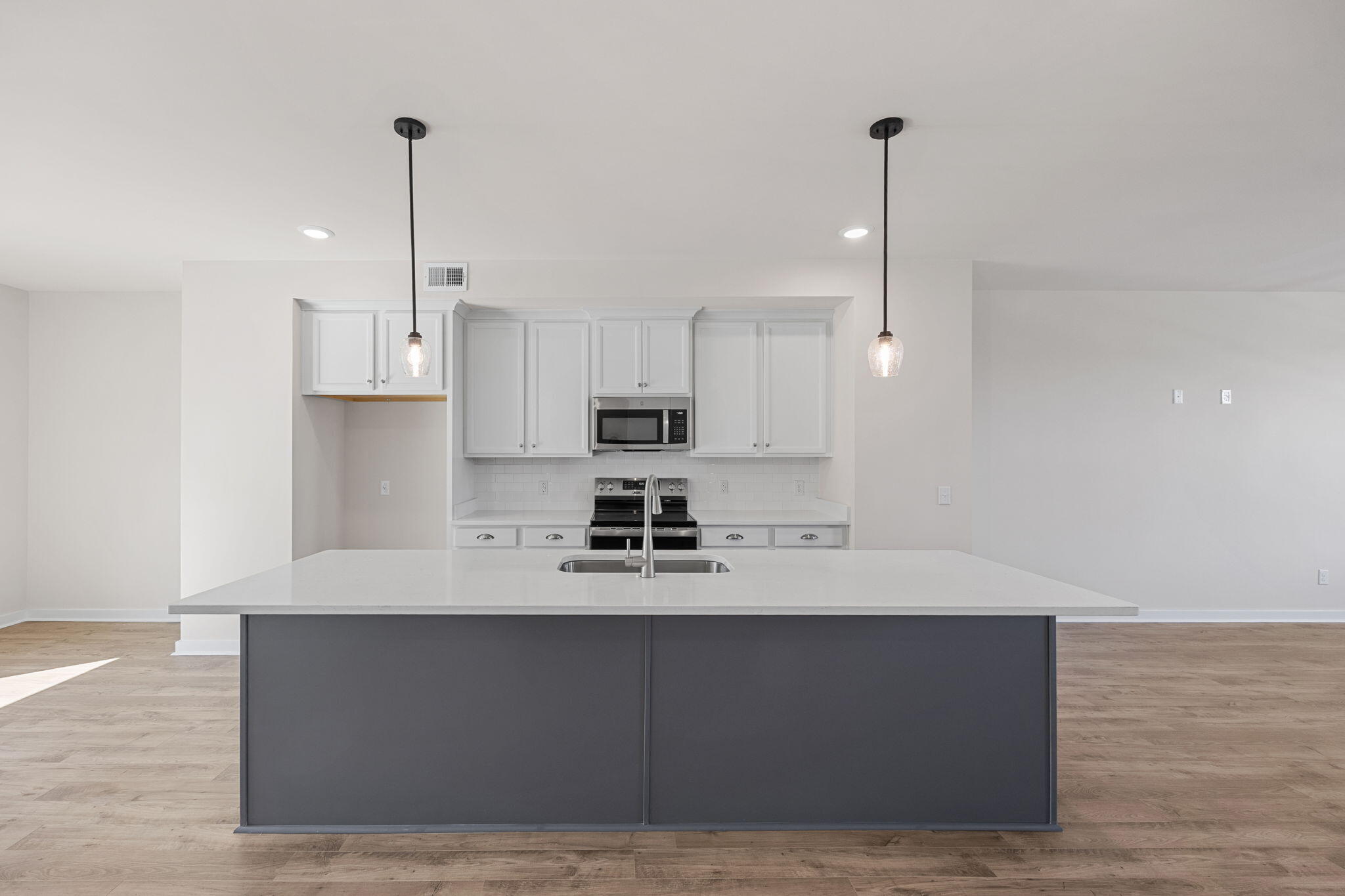 548 Scholar Way Summerville, SC 29486 - Photo 18 of 34 Kitchen