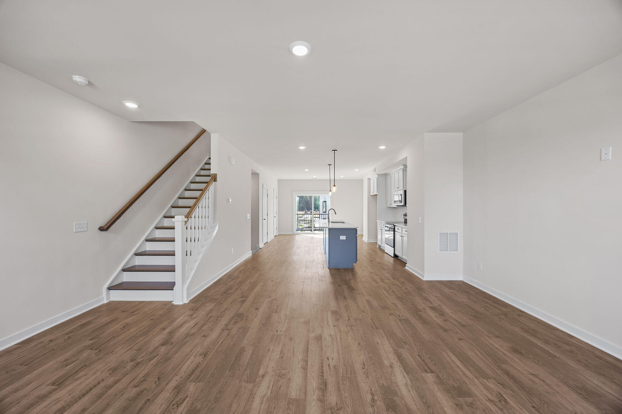 548 Scholar Way Summerville, SC 29486 - Photo 19 of 34 Open Living Space