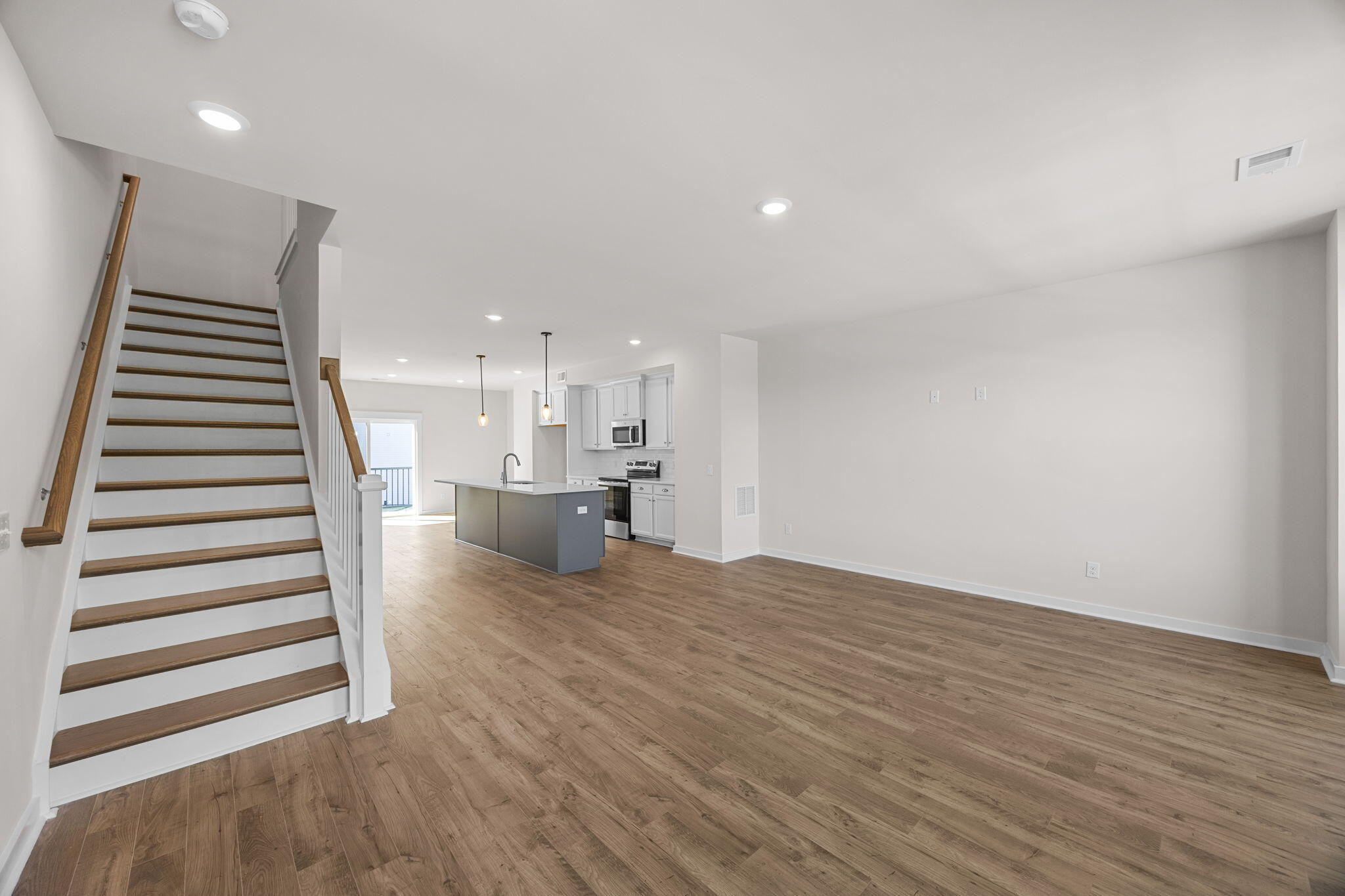 548 Scholar Way Summerville, SC 29486 - Photo 23 of 34 Open Living Space