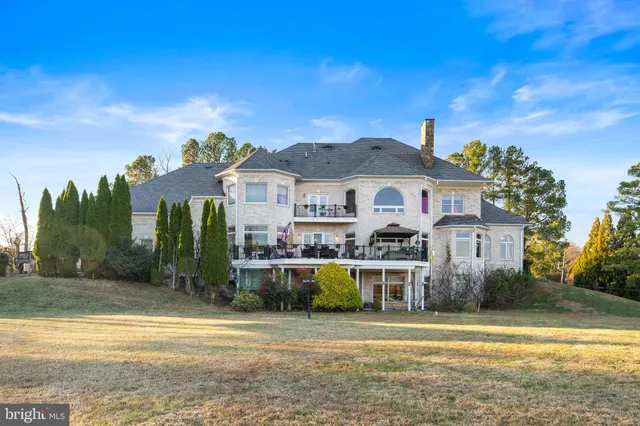 $2,695,000 | 627 Walker Road, Great Falls, VA 22066