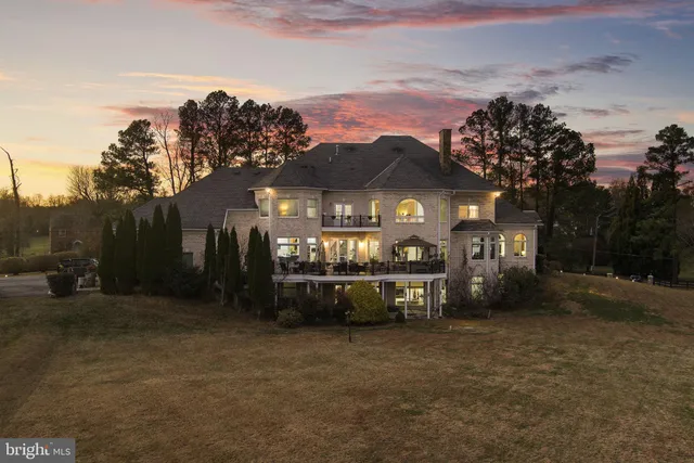 $2,695,000 | 627 Walker Road, Great Falls, VA 22066