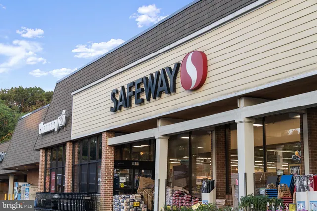 $2,695,000 | 627 Walker Road, Great Falls, VA 22066