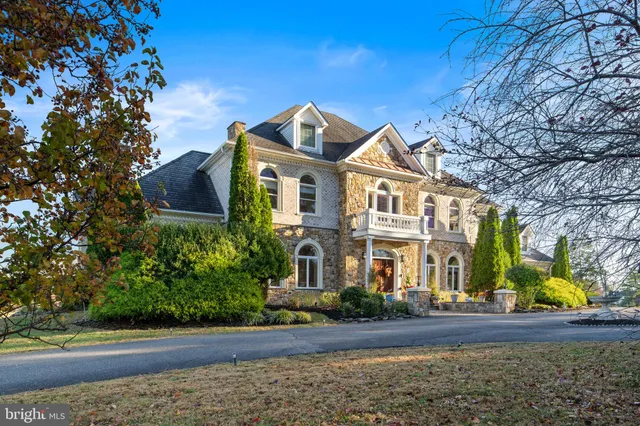 $2,695,000 | 627 Walker Road, Great Falls, VA 22066