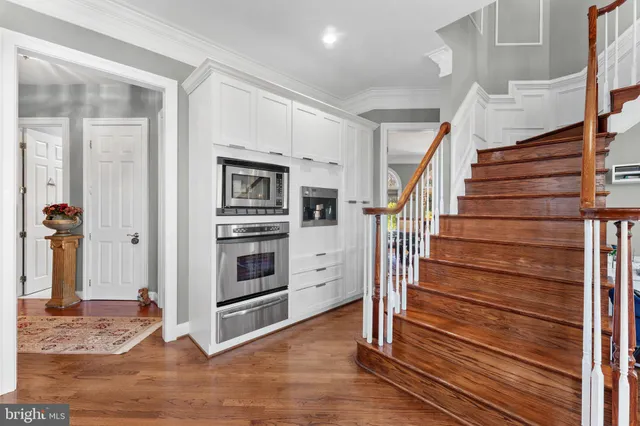 $2,695,000 | 627 Walker Road, Great Falls, VA 22066