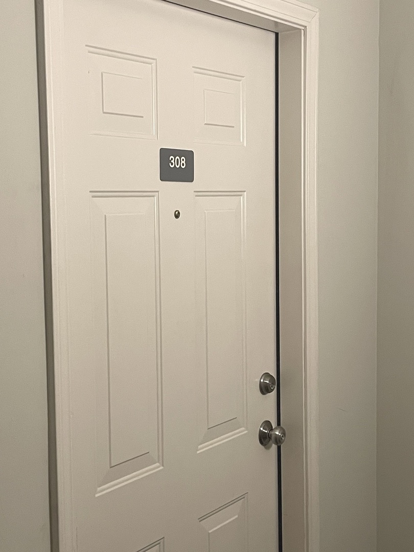 881 North Swift Road, Unit 308 Addison, IL 60101 - Photo 18 of 21 Gallery Image 18