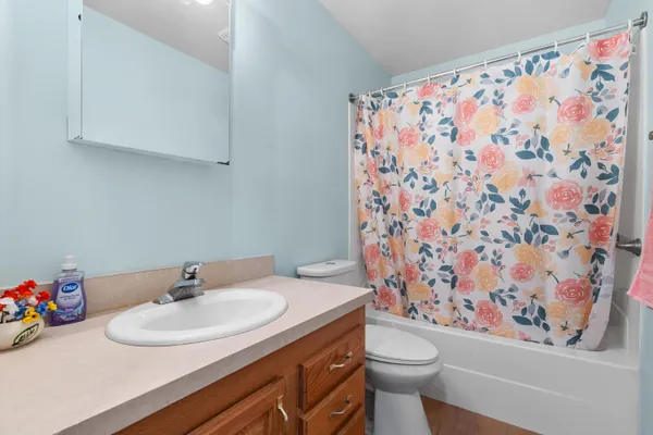 $225,000 | 1016 West Villas Drive, Vicksburg, MI 49097