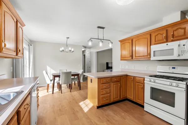 $225,000 | 1016 West Villas Drive, Vicksburg, MI 49097