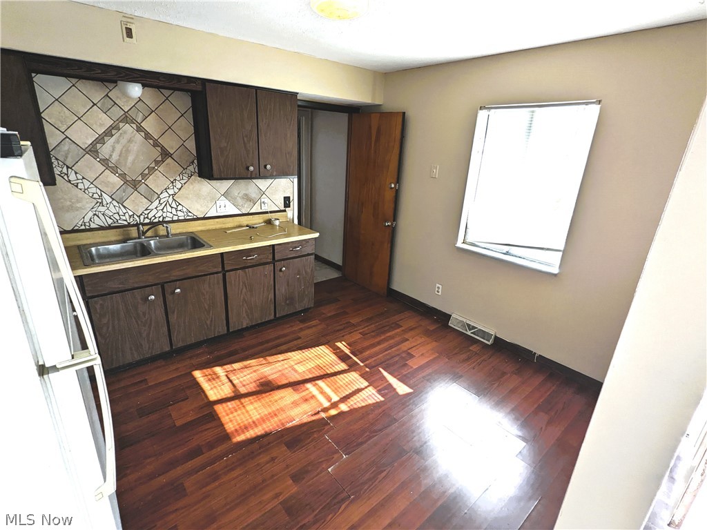 391-393 West Waterloo Road Akron, OH 44314 - Photo 17 of 33 Gallery Image 17