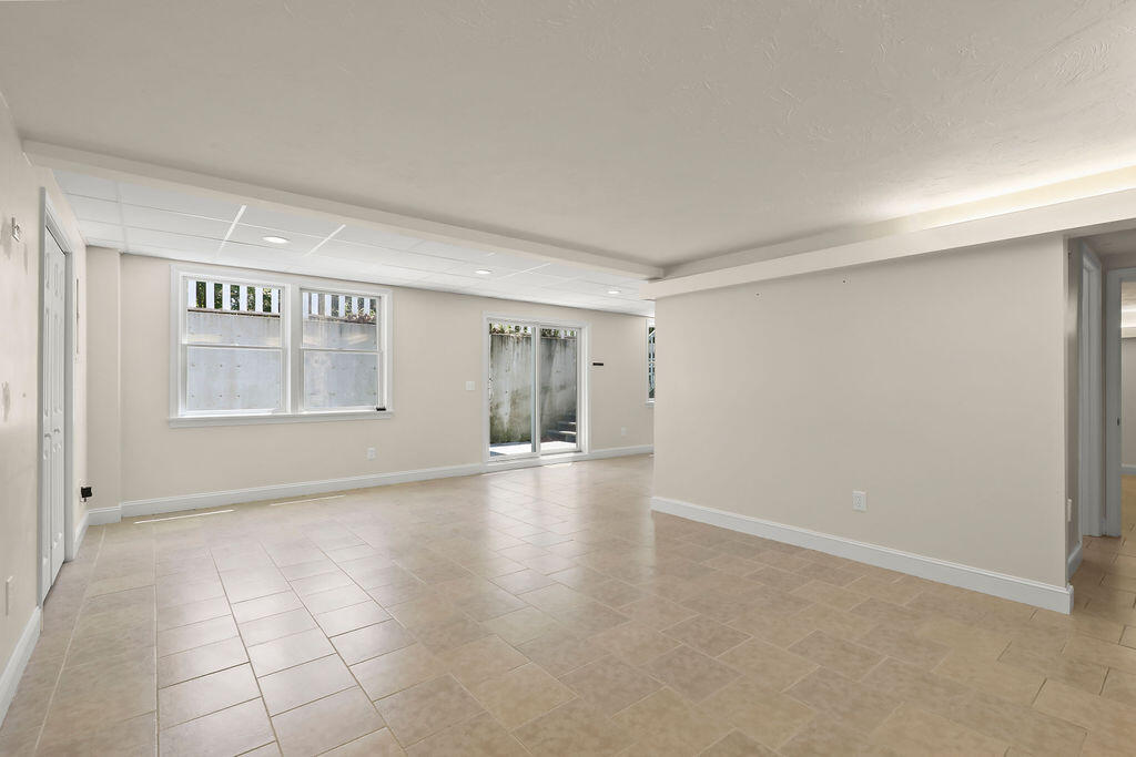 379 Monomoscoy Road Mashpee, MA 02649 - Photo 9 of 42 IMG_2200