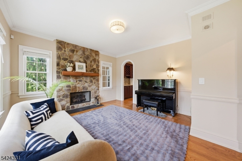 11 North Pocono Road Mountain Lakes, NJ 07046 - Photo 4 of 49