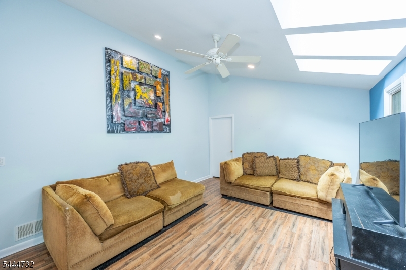 89 Moraine Road Morris Plains, NJ 07950 - Photo 17 of 48