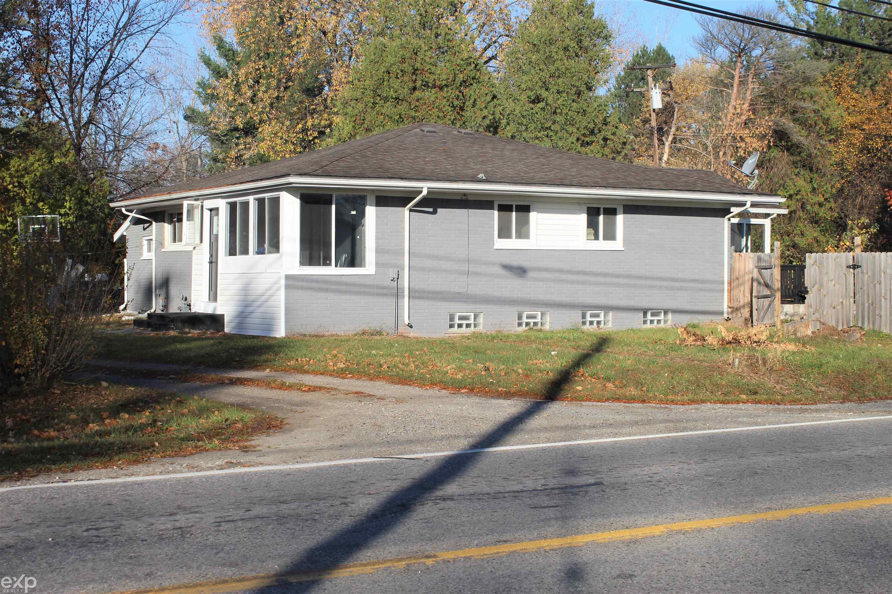 4006 Ravenswood Road Port Huron, MI 48060 - Photo 2 of 15 50095084-1.JPG
