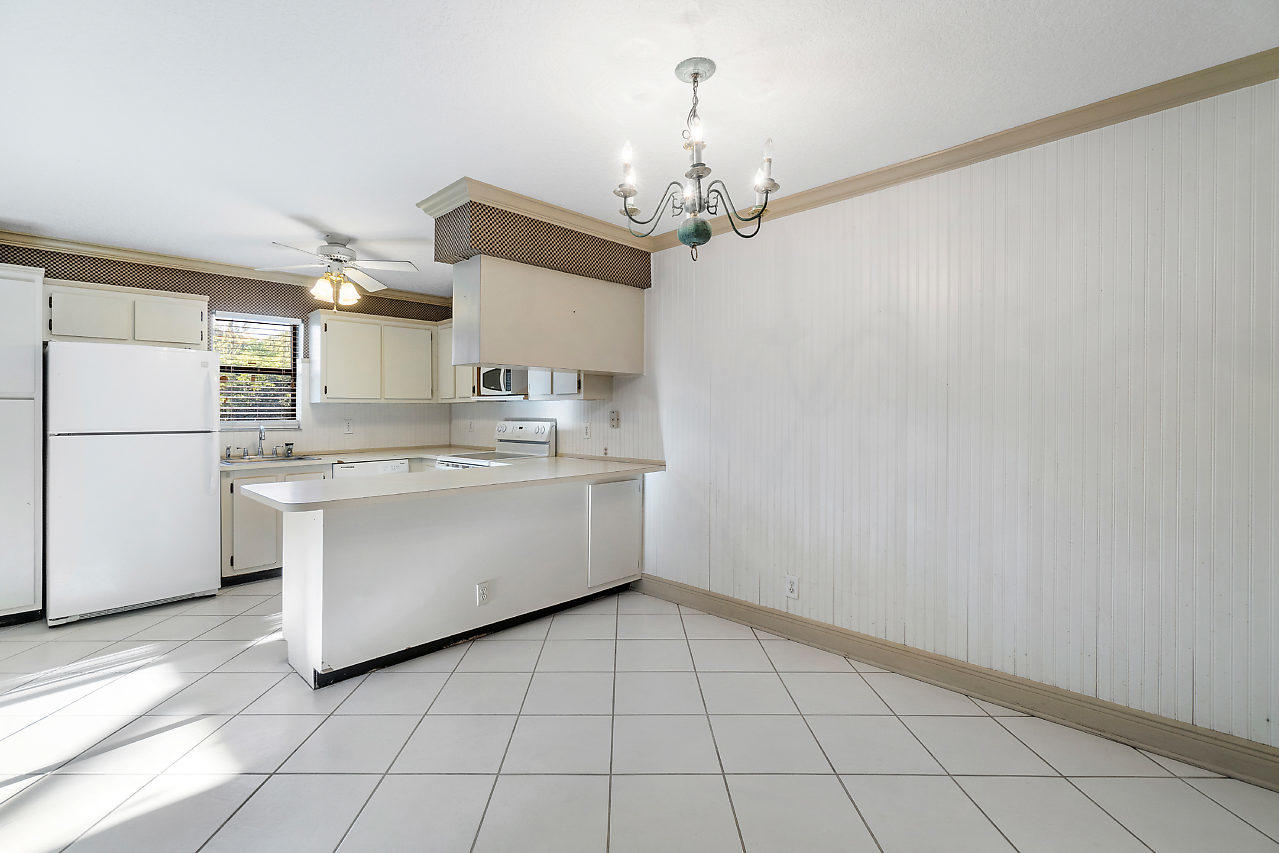 7628 Courtyard Run West Boca Raton, FL 33433 - Photo 3 of 16 006-7628CourtyardRunW-BocaRaton-FL-small
