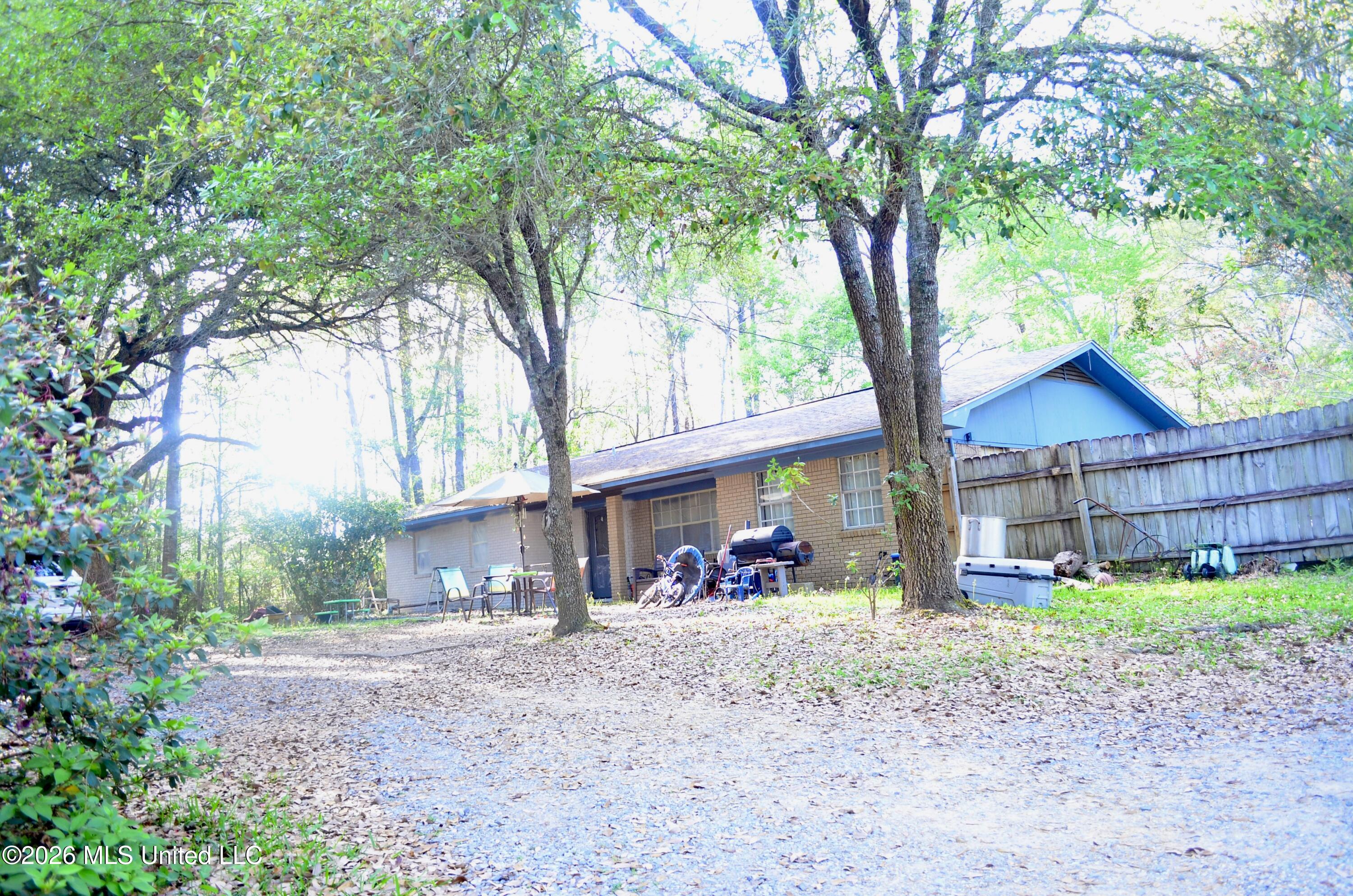 4 bed room 2 bath fixer-upper on1 acre