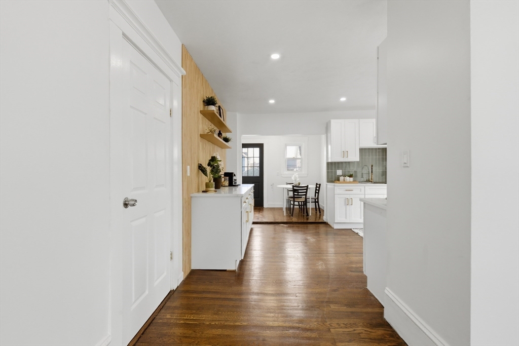9 Robbins Street Waltham, MA 02453 - Photo 11 of 36