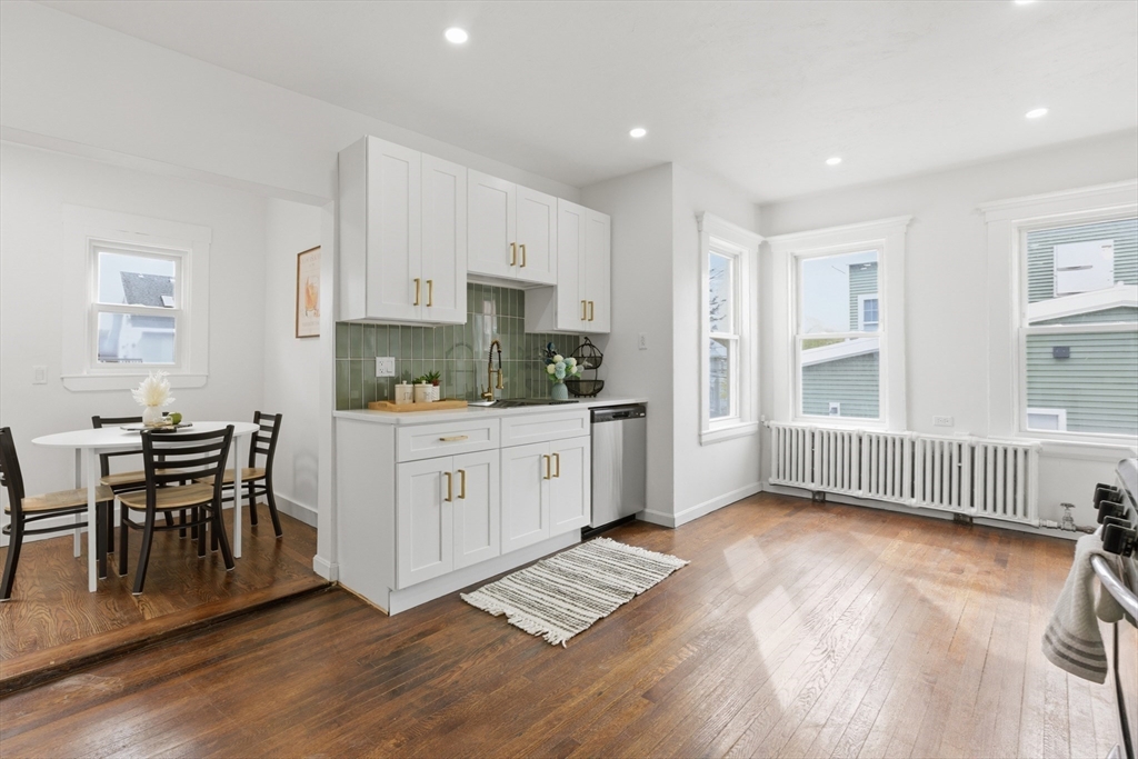 9 Robbins Street Waltham, MA 02453 - Photo 12 of 36