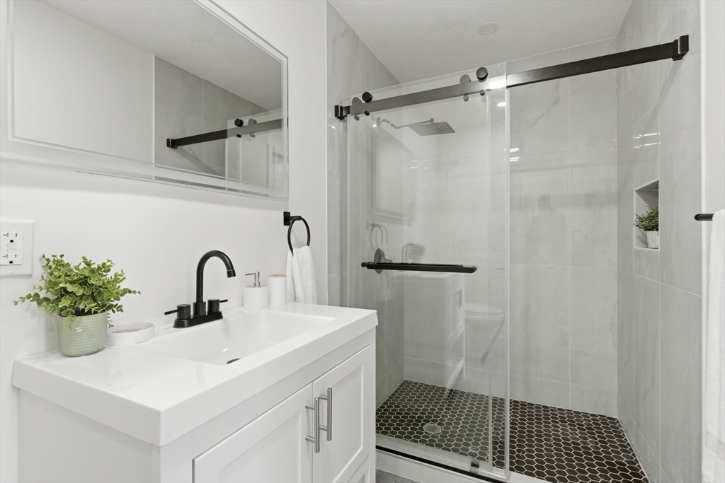 9 Robbins Street Waltham, MA 02453 - Photo 20 of 36