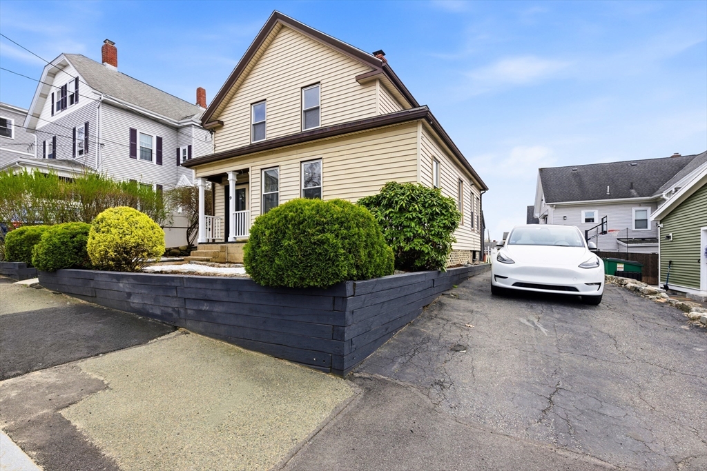 9 Robbins Street Waltham, MA 02453 - Photo 2 of 36