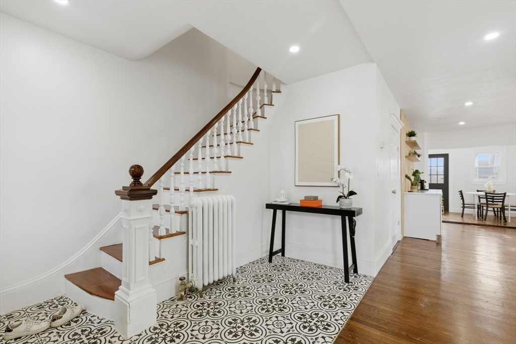 9 Robbins Street Waltham, MA 02453 - Photo 5 of 36