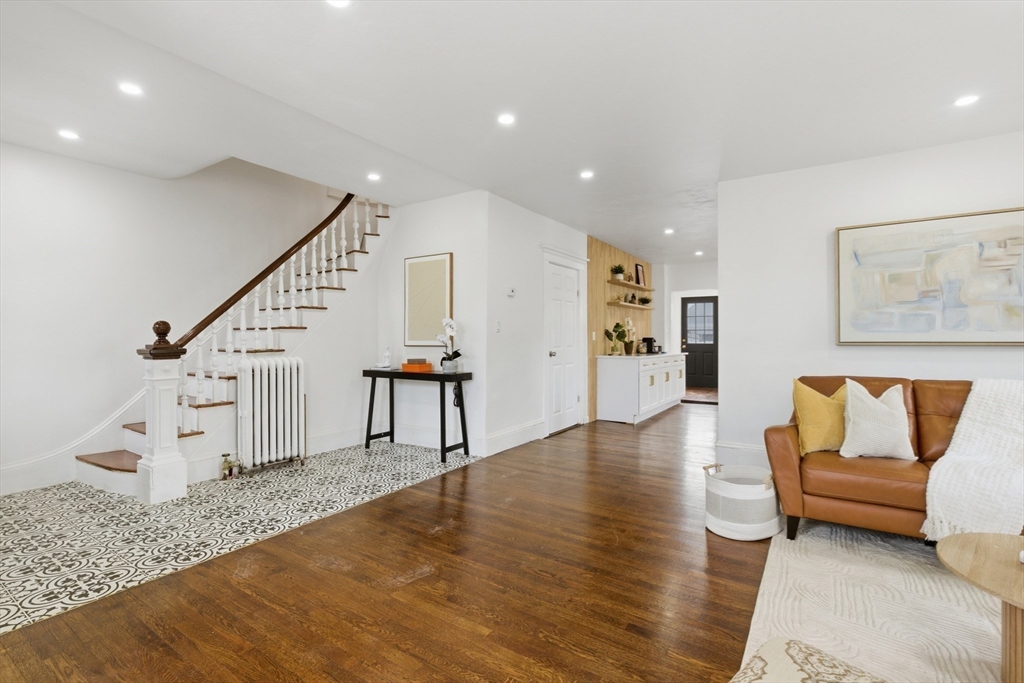 9 Robbins Street Waltham, MA 02453 - Photo 10 of 36