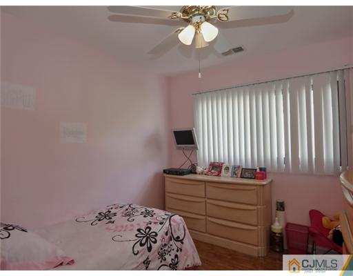 19 Kendall Road Kendall Park, NJ 08824 - Photo 11 of 16 Gallery Image 11