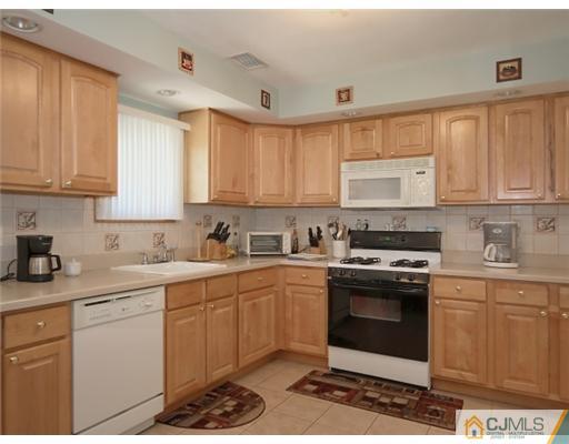 19 Kendall Road Kendall Park, NJ 08824 - Photo 3 of 16 Gallery Image 3