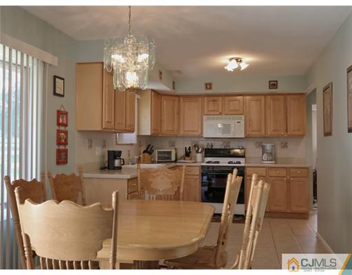 19 Kendall Road Kendall Park, NJ 08824 - Photo 4 of 16 Gallery Image 4