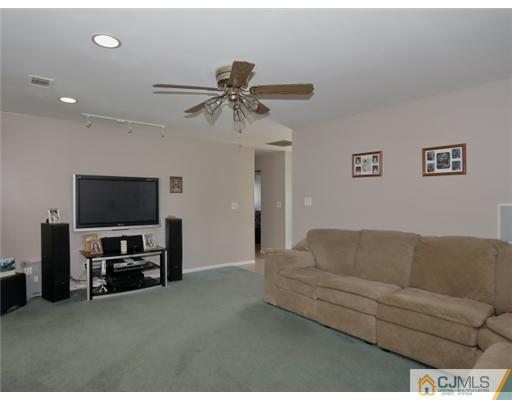 19 Kendall Road Kendall Park, NJ 08824 - Photo 9 of 16 Gallery Image 9