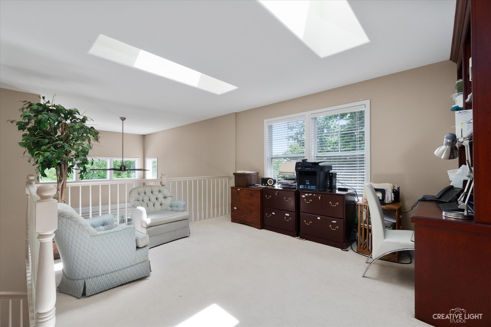 708 Viewpointe Drive St. Charles, IL 60174 - Photo 20 of 38 a living room with furniture and a large window