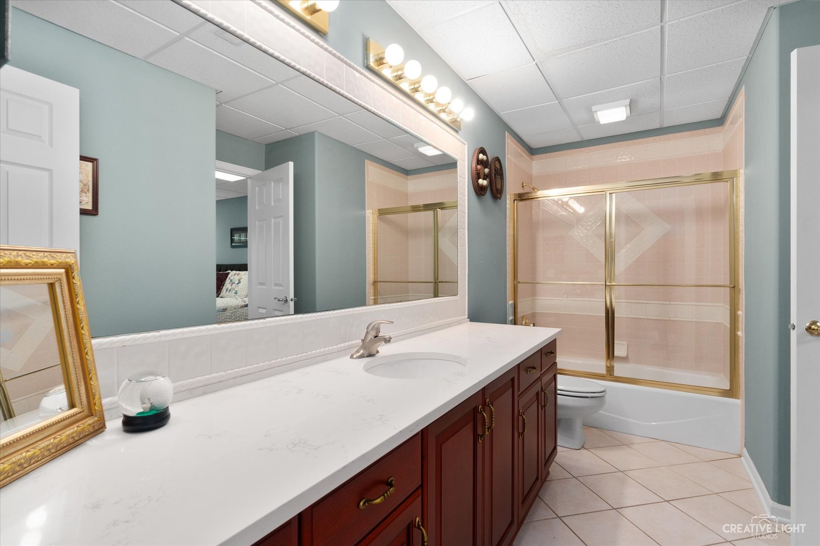 708 Viewpointe Drive St. Charles, IL 60174 - Photo 30 of 38 a bathroom with a double vanity sink and a mirror
