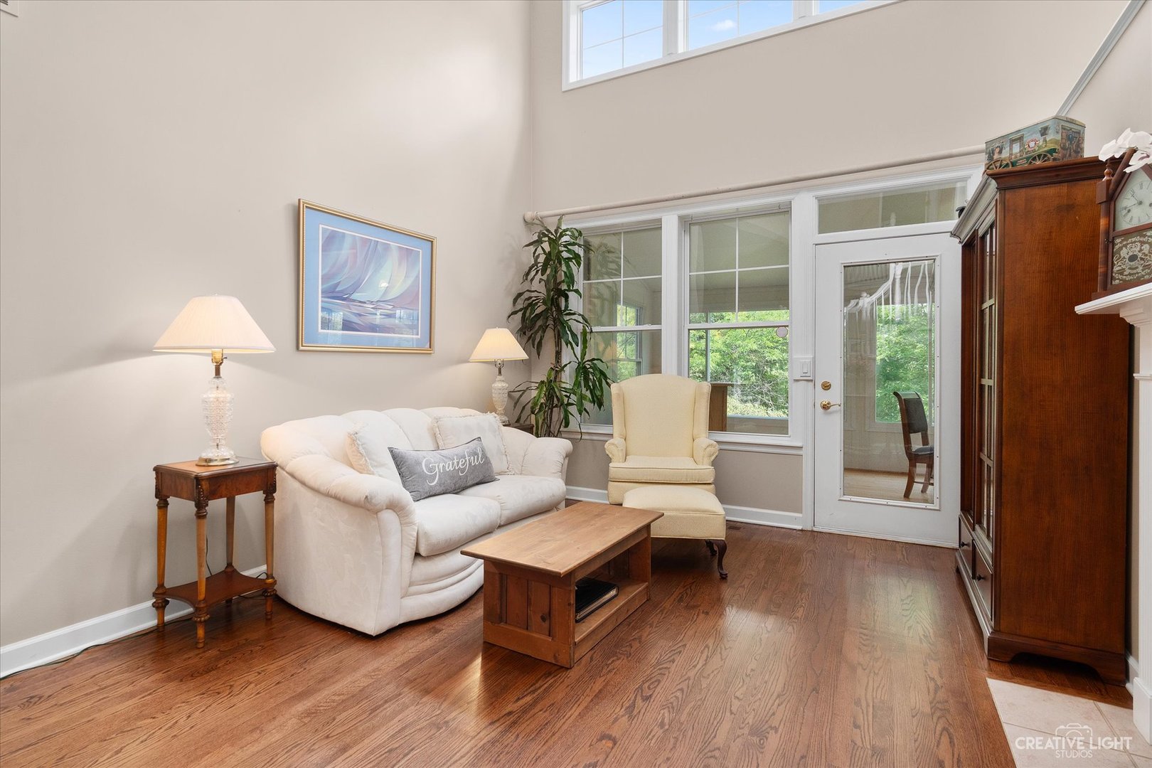 708 Viewpointe Drive St. Charles, IL 60174 - Photo 7 of 38 a living room with furniture and a window