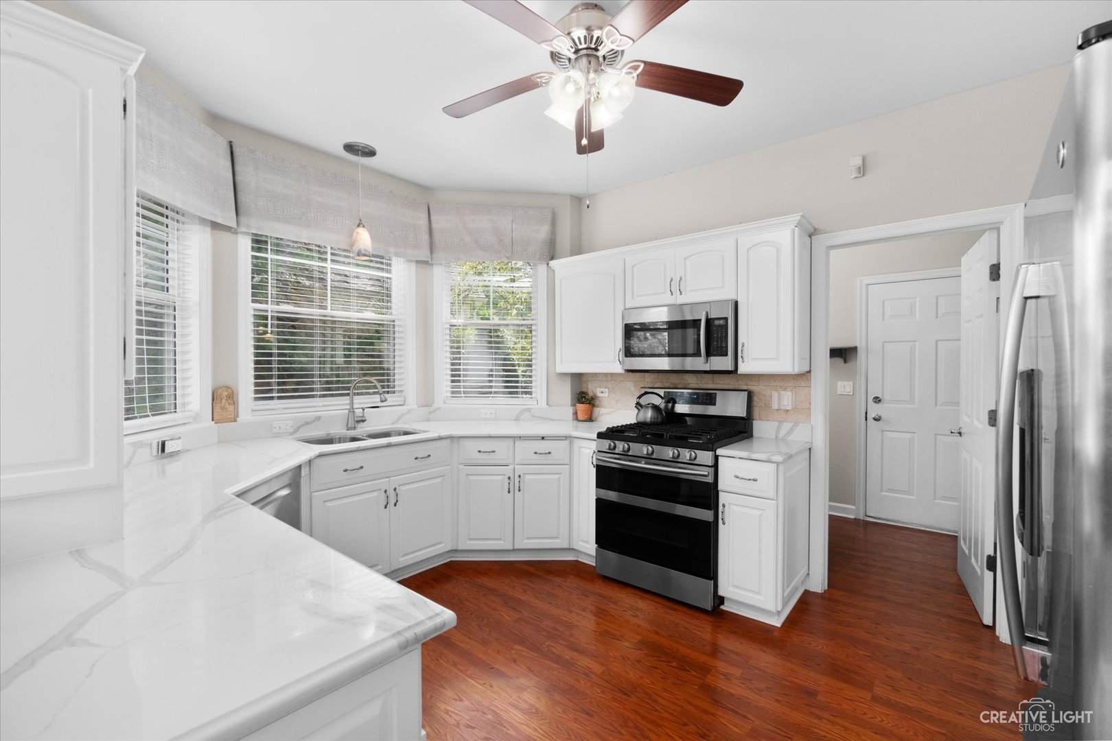 708 Viewpointe Drive St. Charles, IL 60174 - Photo 10 of 38 a kitchen with stainless steel appliances granite countertop a stove and a sink