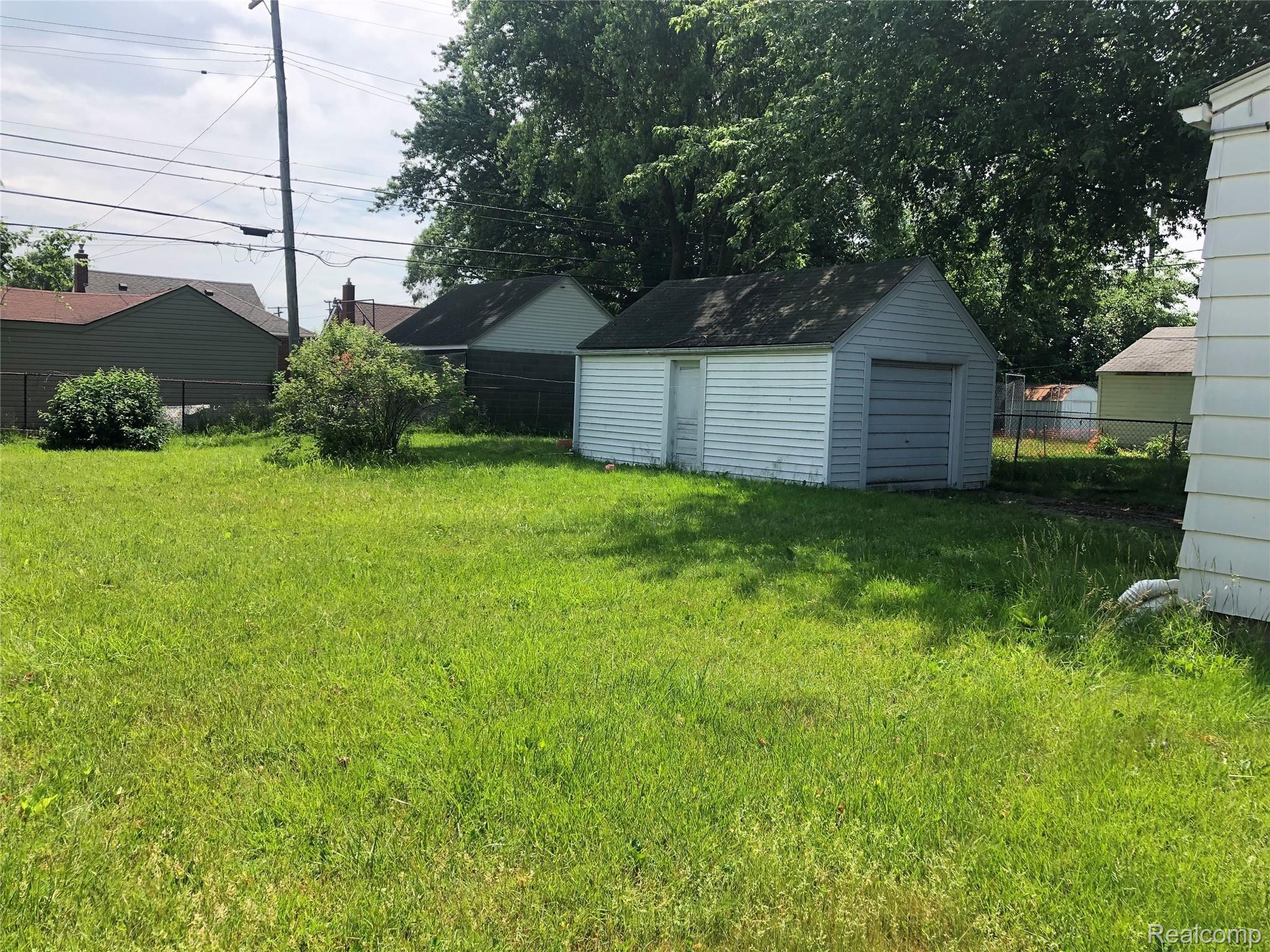 22756 Rausch Avenue Eastpointe, MI 48021 - Photo 15 of 19 IMG_6938.jpeg
