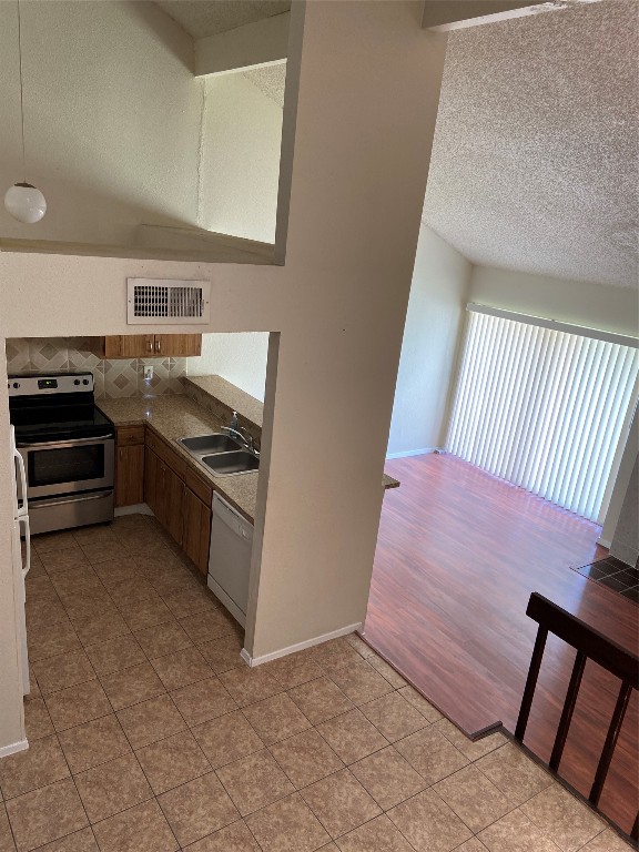 13037 Leader Street Houston, TX 77072 - Photo 13 of 32