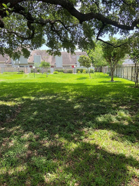 13037 Leader Street Houston, TX 77072 - Photo 5 of 32
