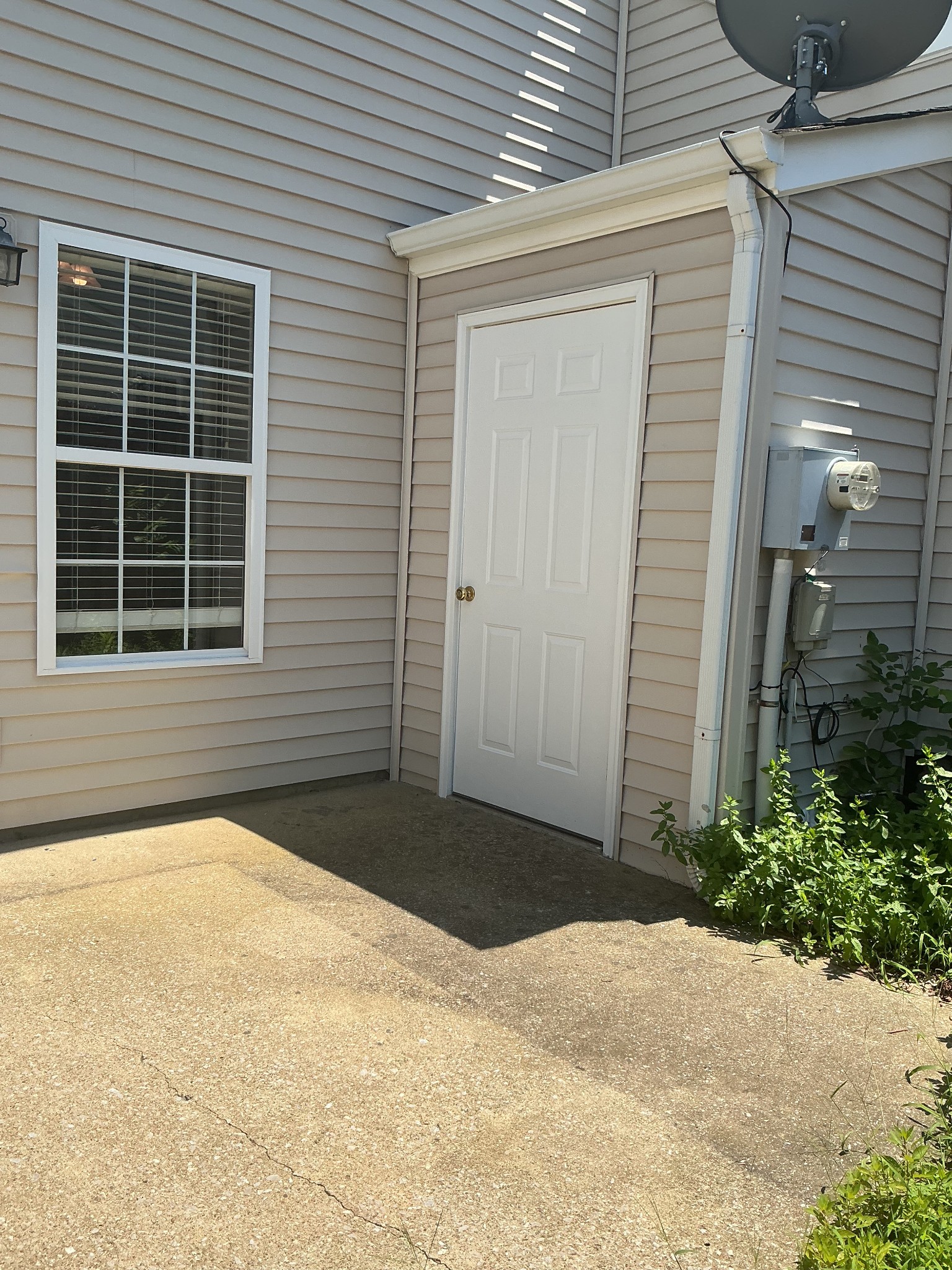 1101 Downs Boulevard, Unit J102 Franklin, TN 37064 - Photo 19 of 21 a view of backyard of house