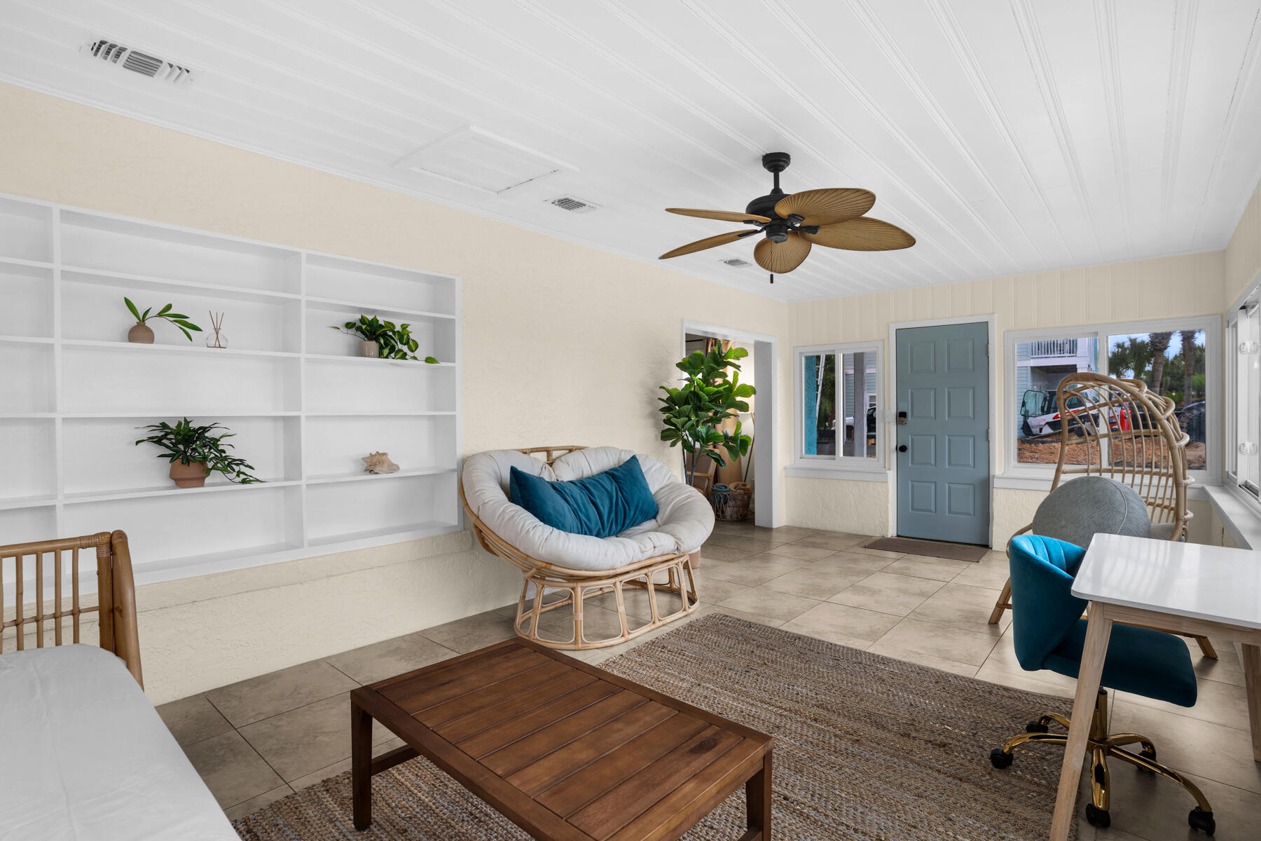 21924 Front Beach Road Panama City Beach, FL 32413 - Photo 33 of 120 a living room with furniture and a chandelier
