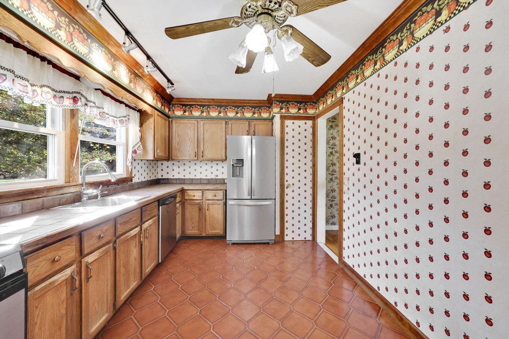 101 Doverbrook Road, Unit 101 Chicopee, MA 01022 - Photo 4 of 39