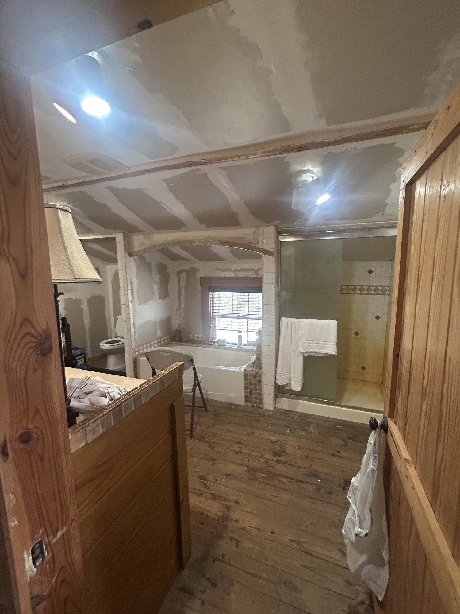 4810 Windmill Road Loxahatchee, FL 33470 - Photo 25 of 34 a room with furniture and a flat screen tv