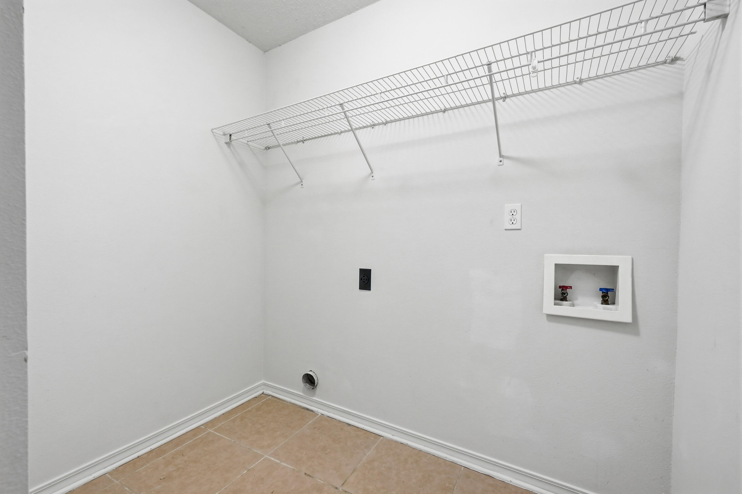 210 Limestone Circle Crestview, FL 32539 - Photo 23 of 27 210 limestone cir-44