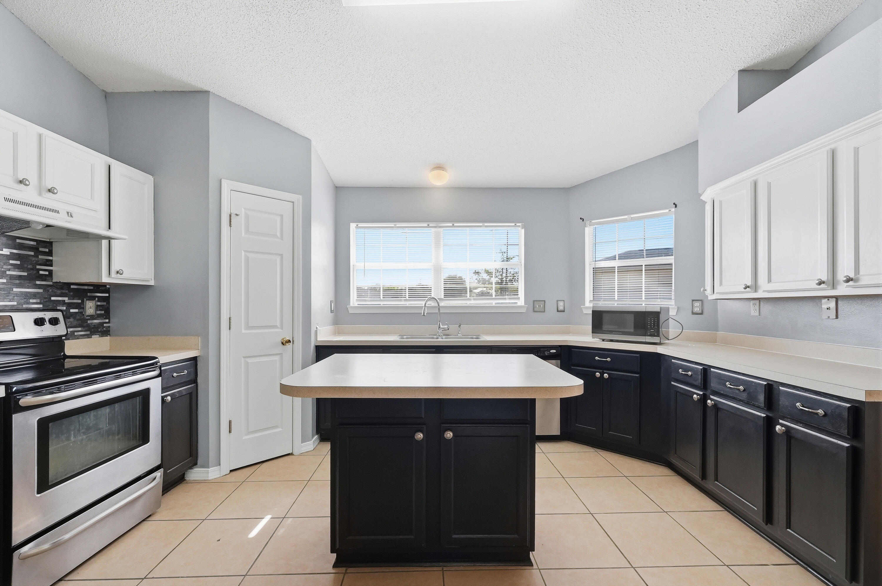 210 Limestone Circle Crestview, FL 32539 - Photo 8 of 27 210 limestone cir-18