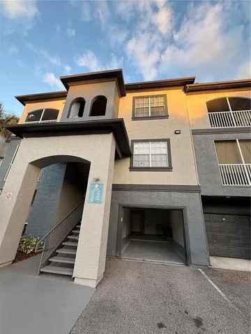 a view of entryway with a front door