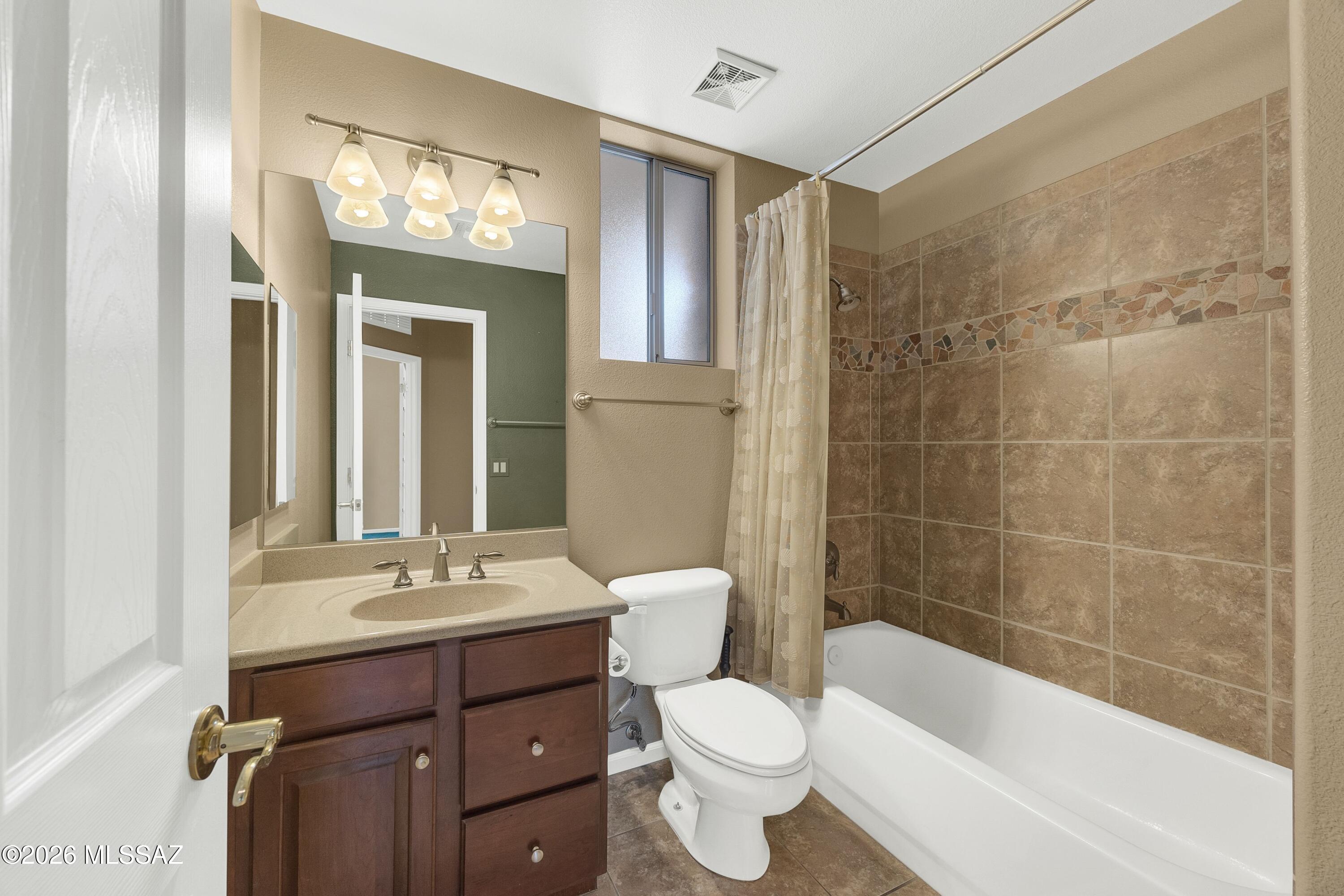 62090 East Northwood Road Tucson, AZ 85739 - Photo 23 of 49 Guest Bathroom with tiled Tub/Shower