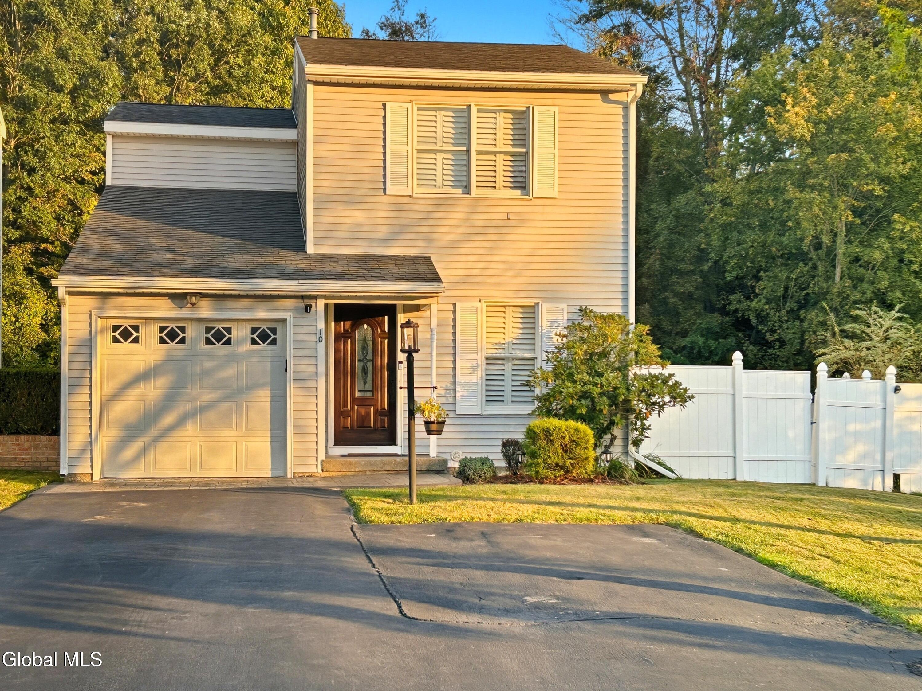 10 Cooks Court Halfmoon, NY 12188 - Photo 1 of 43 1 (4)