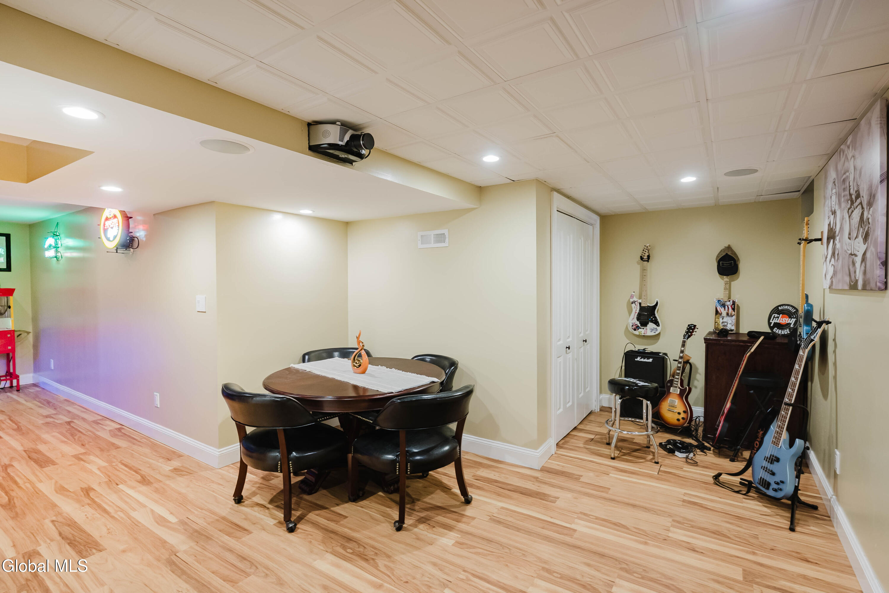 10 Cooks Court Halfmoon, NY 12188 - Photo 23 of 43 31