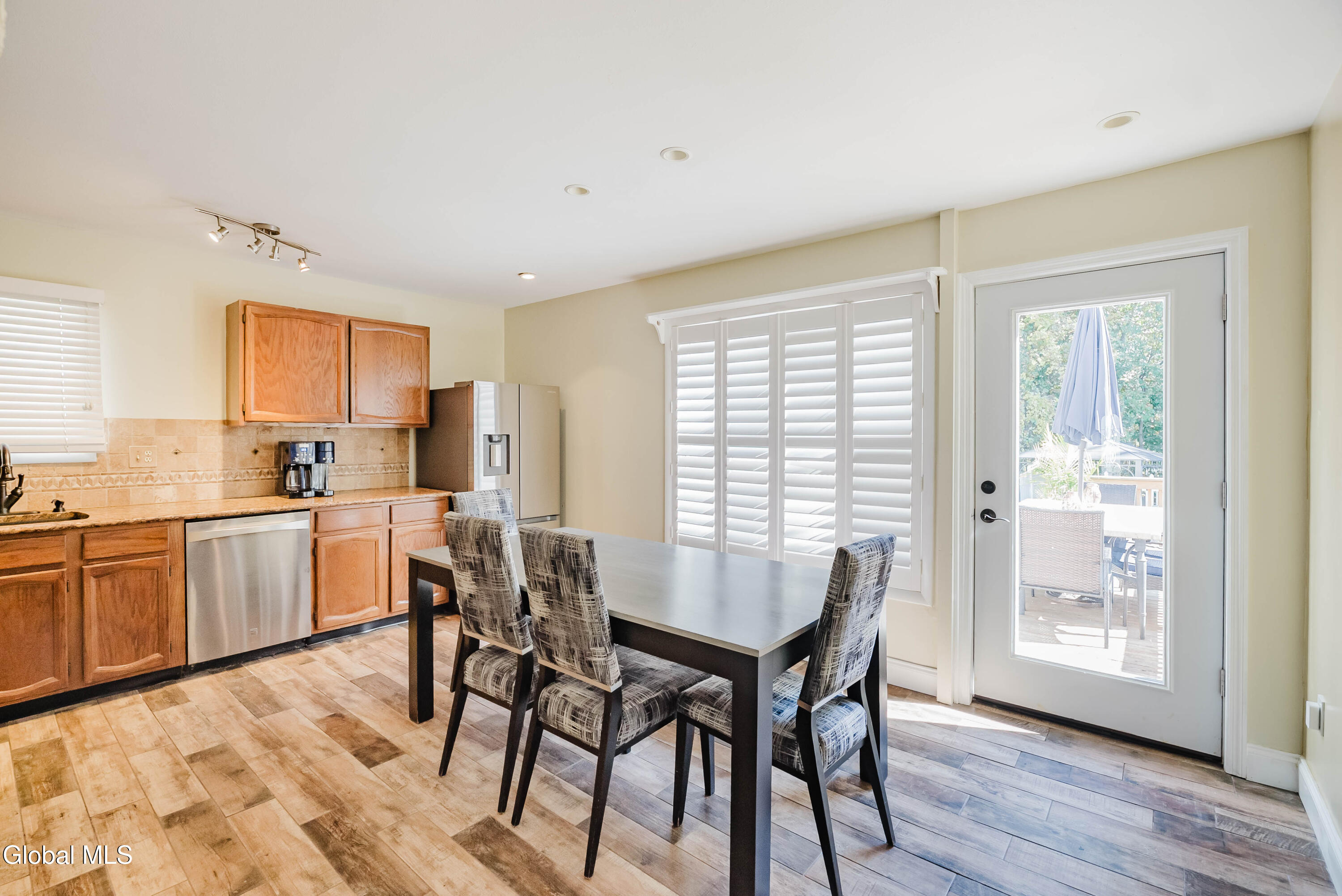 10 Cooks Court Halfmoon, NY 12188 - Photo 6 of 43 14