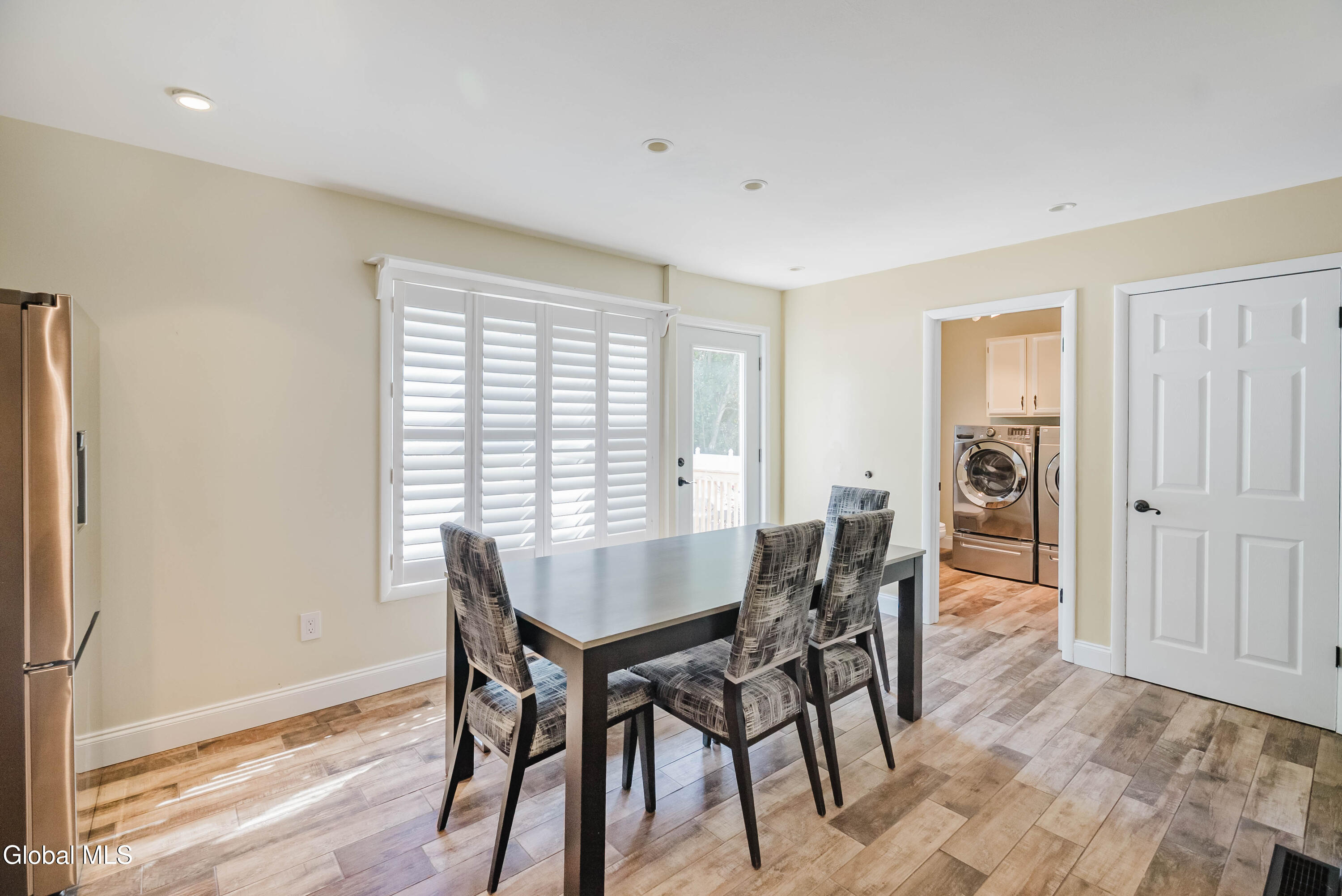 10 Cooks Court Halfmoon, NY 12188 - Photo 9 of 43 17