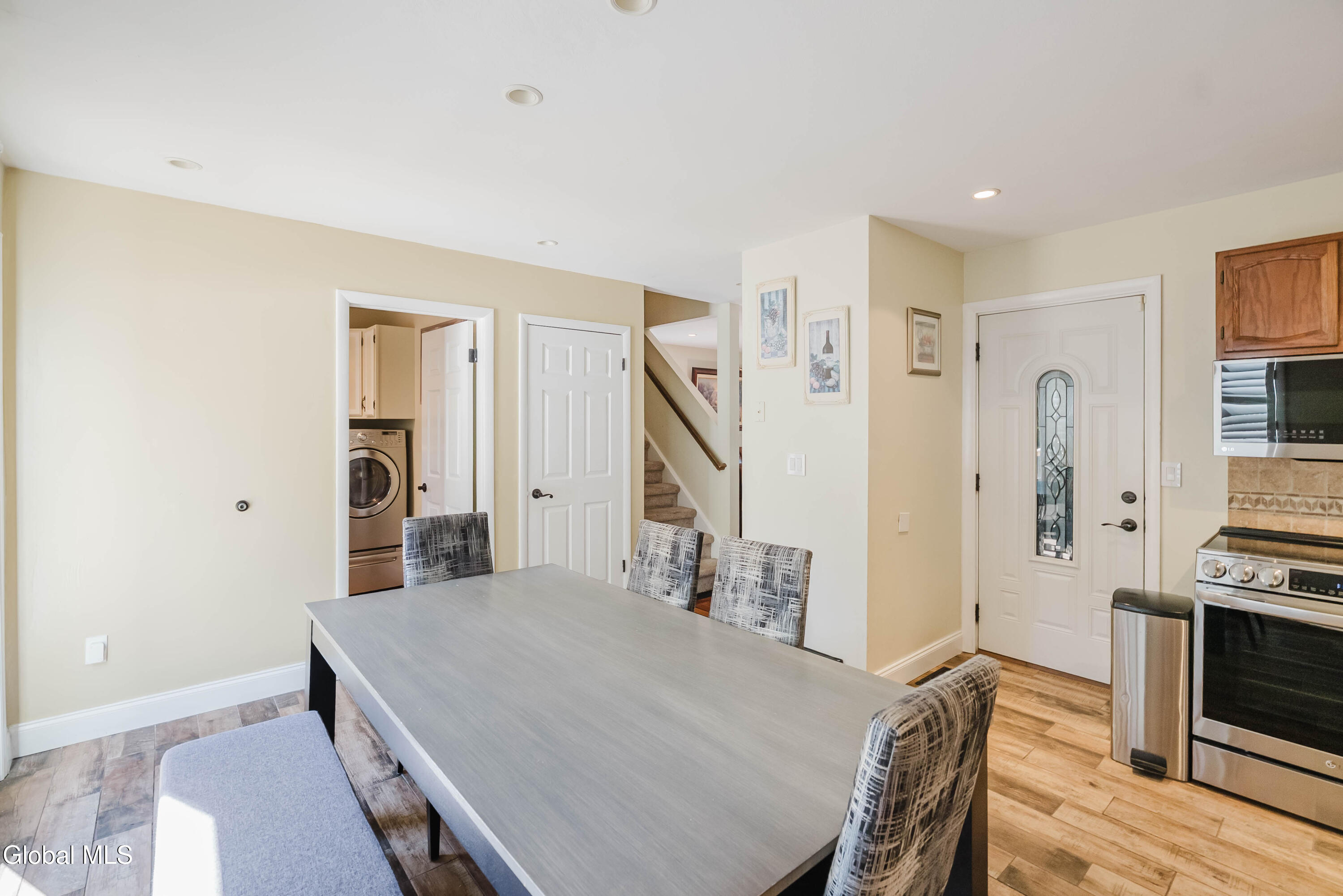10 Cooks Court Halfmoon, NY 12188 - Photo 10 of 43 18