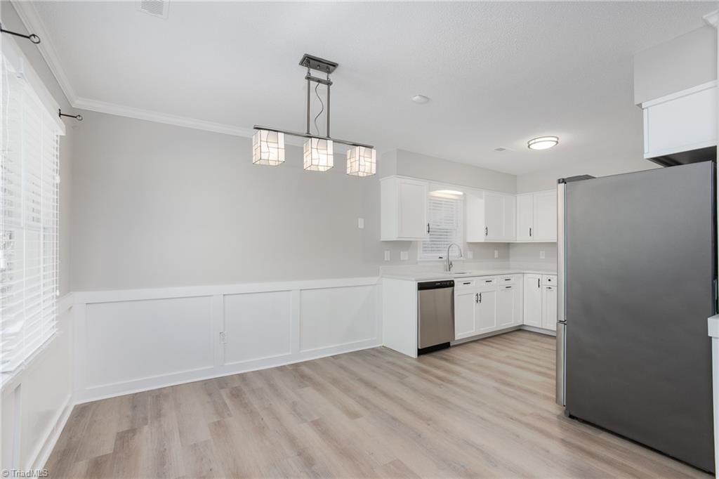2300 Rivershore Court High Point, NC 27265 - Photo 11 of 32 Dining area